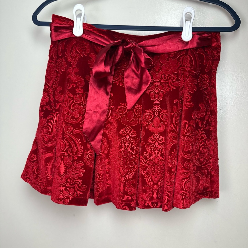 Sugar Thrillz/Dolls Kill Red December Dilemma Embossed Brocade Mini Skirt NWT S - Picture 3 of 16